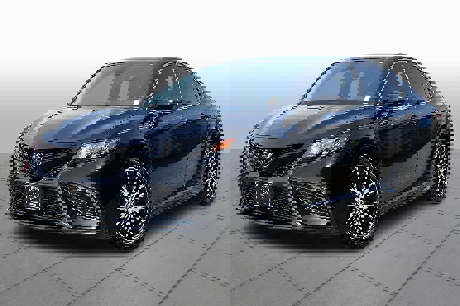 Used 2023 Toyota Camry SE image 6