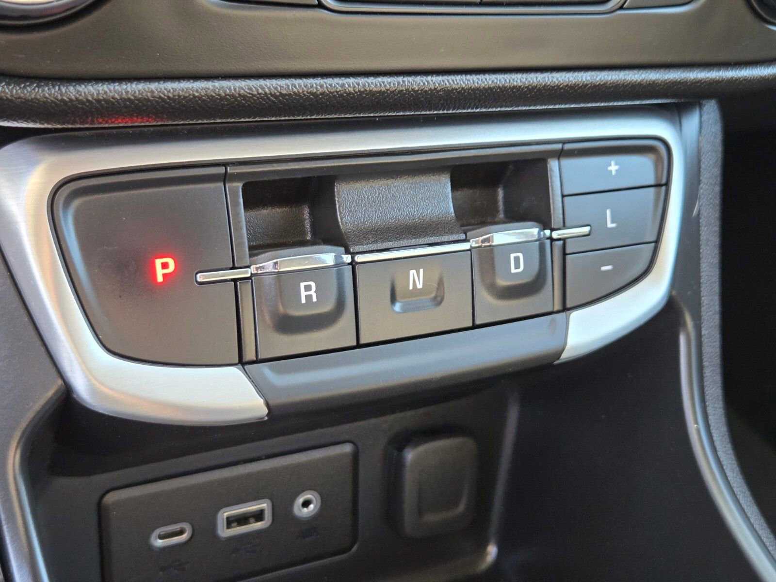 Used 2024 GMC Terrain SLE FWD image 23