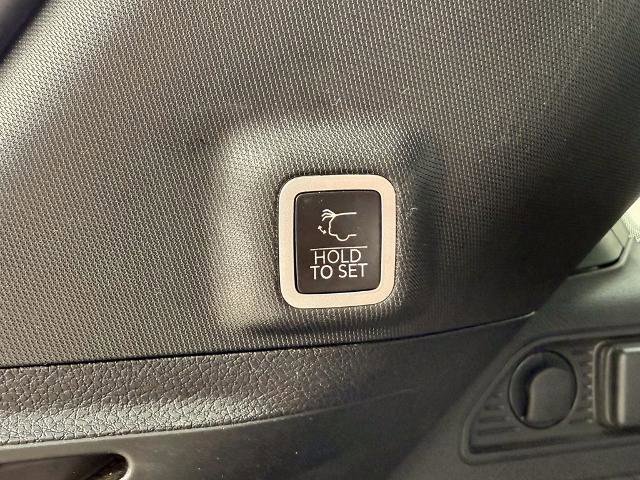 Used 2023 Jeep Grand Cherokee Overland w/ Luxury Tech Group IV image 17