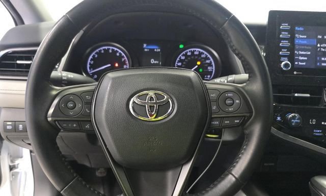 Used 2023 Toyota Camry SE image 5