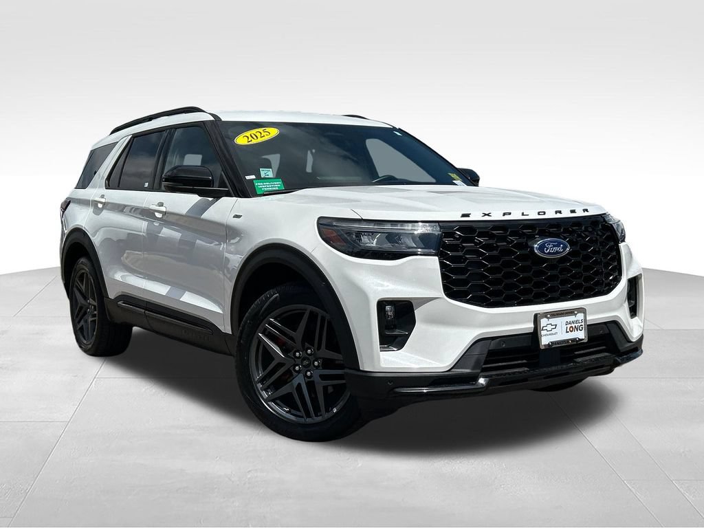 Certified 2025 Ford Explorer ST-Line w/ ST-Line Street Pack AWD/4WD image 37