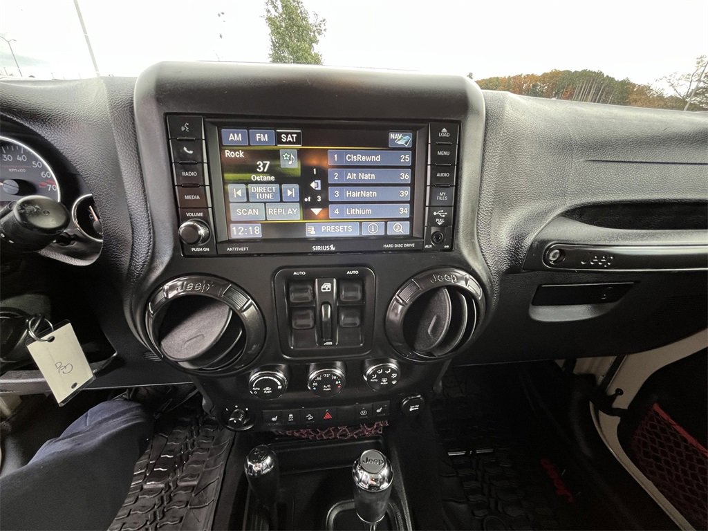 Used 2017 Jeep Wrangler Unlimited Rubicon image 14
