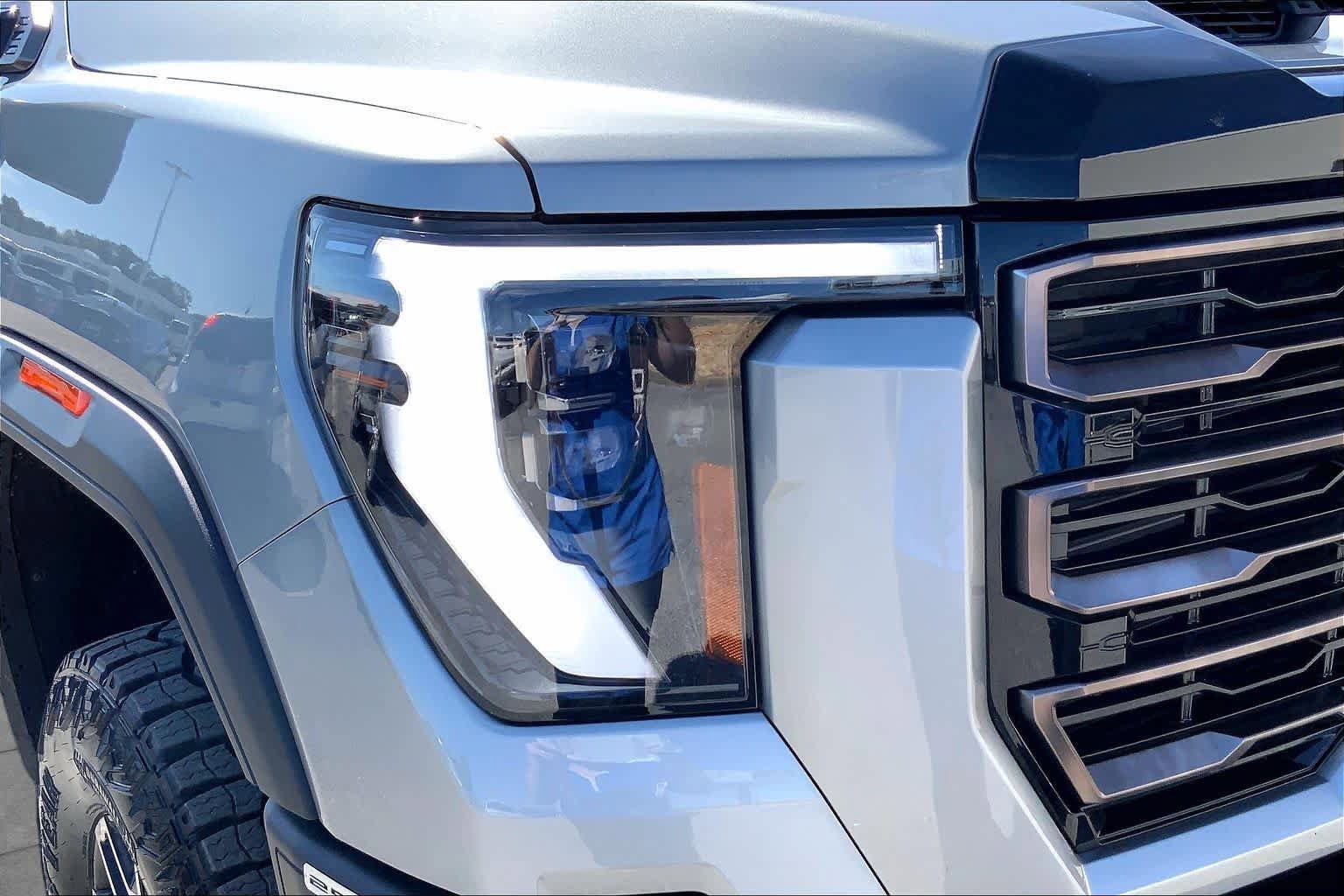 Used 2025 GMC Sierra 2500 AT4X AWD/4WD image 28