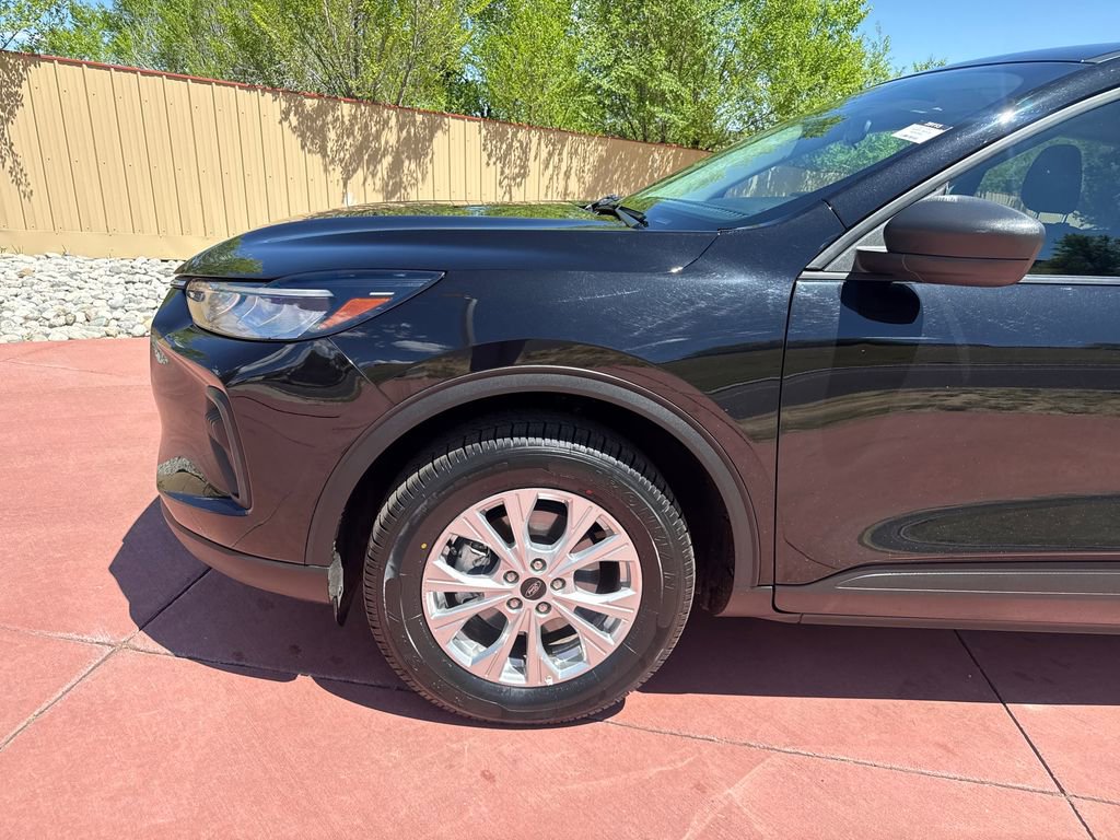 Certified 2025 Ford Escape Active AWD/4WD image 32