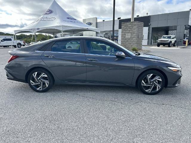 Used 2024 Hyundai Elantra SEL FWD image 3