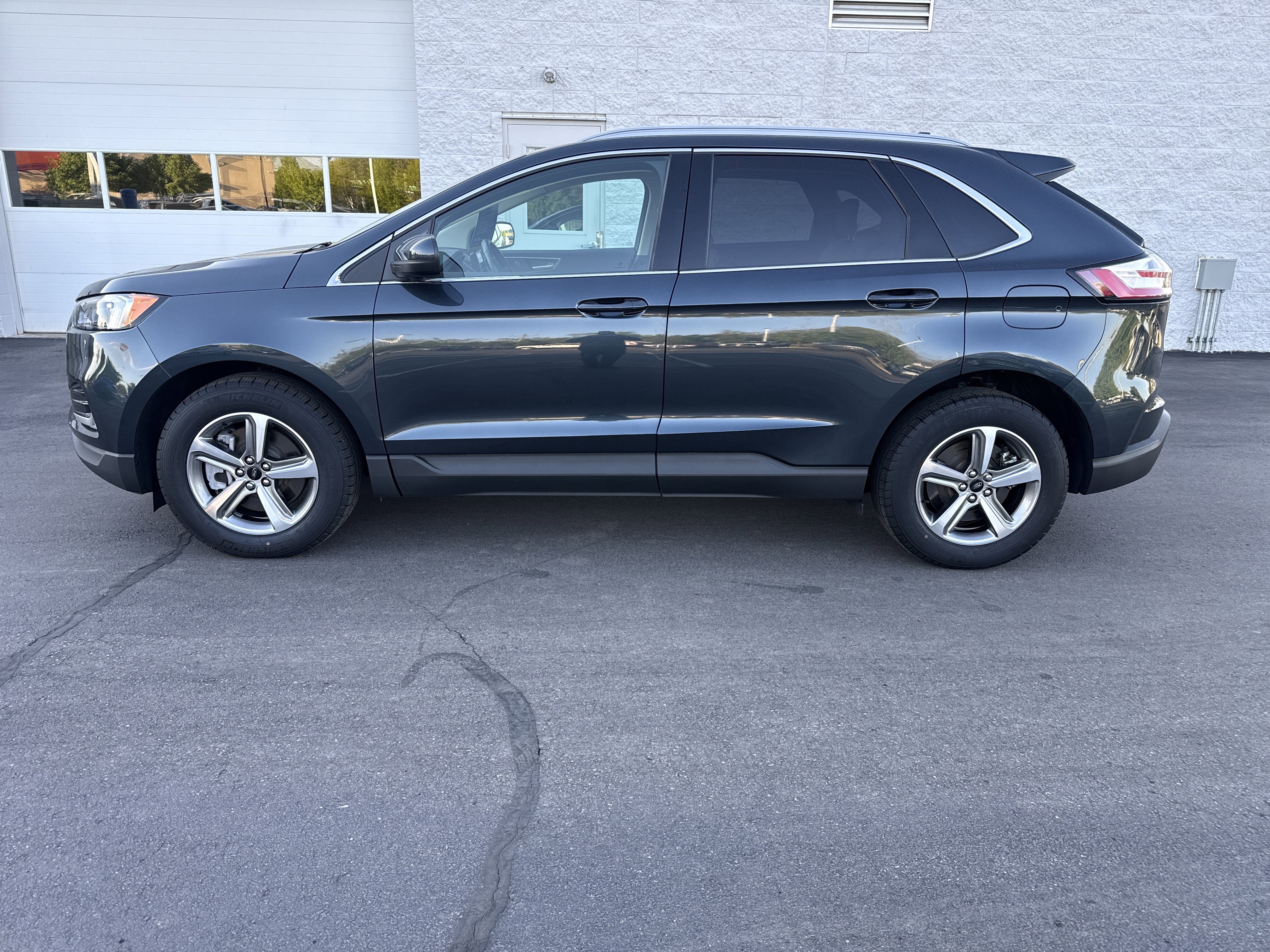 Certified 2023 Ford Edge SEL w/ Convenience Package AWD/4WD image 3