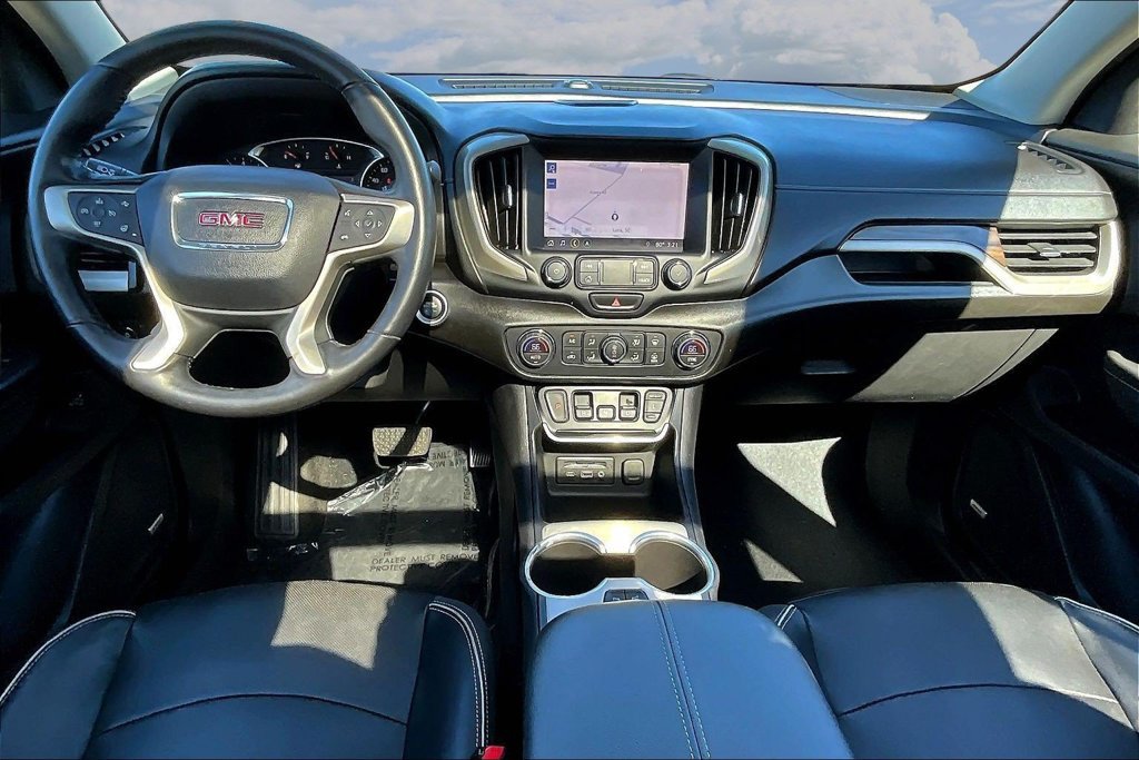 Used 2020 GMC Terrain Denali w/ Denali Premium Package FWD image 9