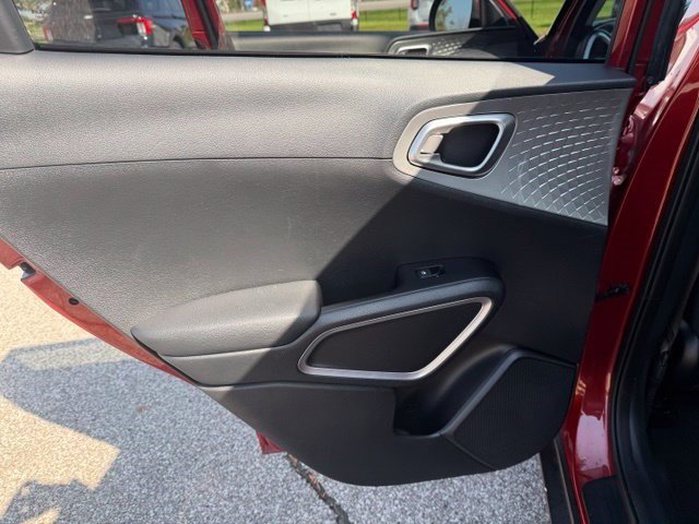 Used 2024 Kia Soul LX w/ LX Technology Package FWD image 24