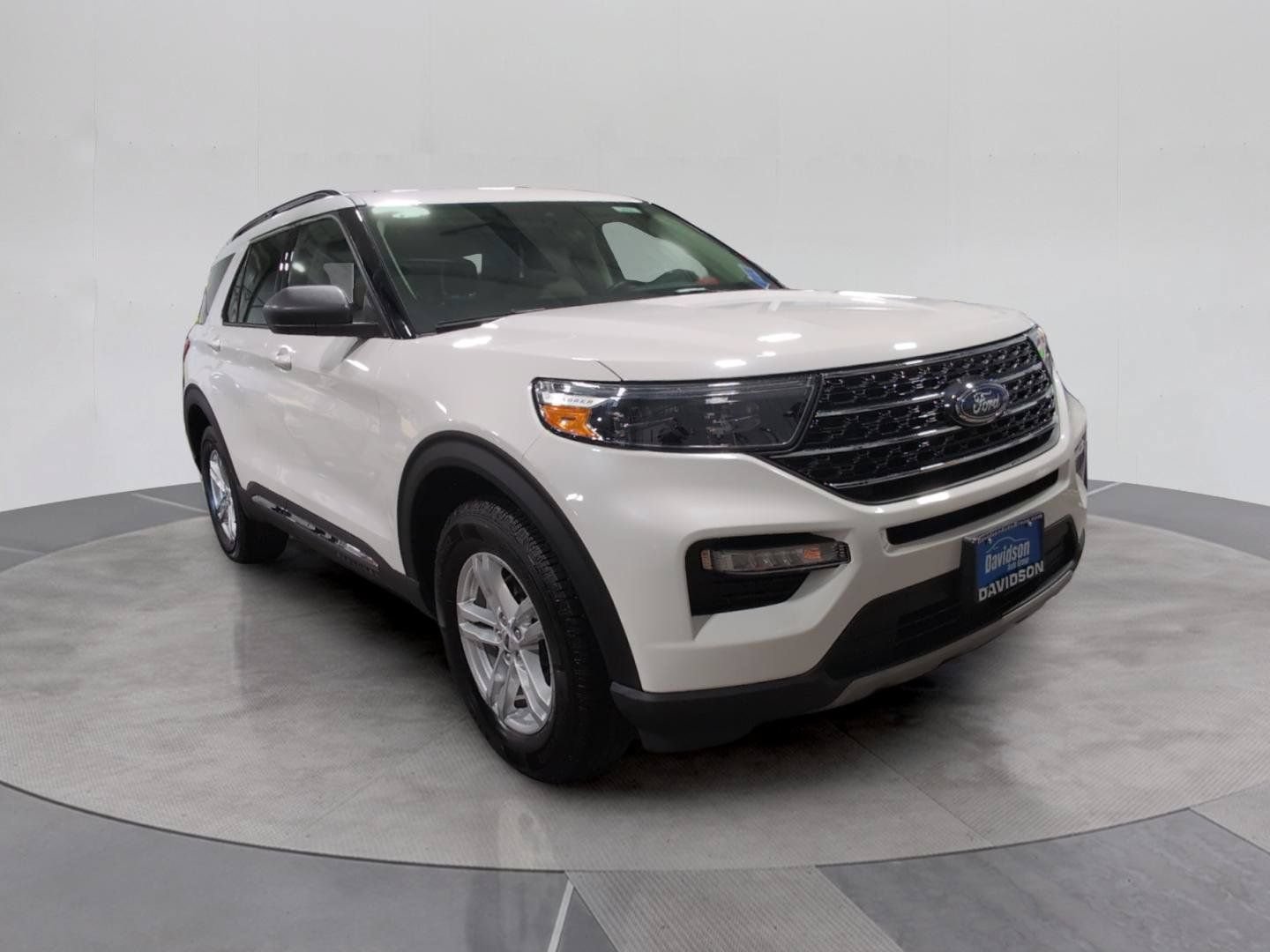 Certified 2023 Ford Explorer XLT w/ Equipment Group 202A AWD/4WD image 9