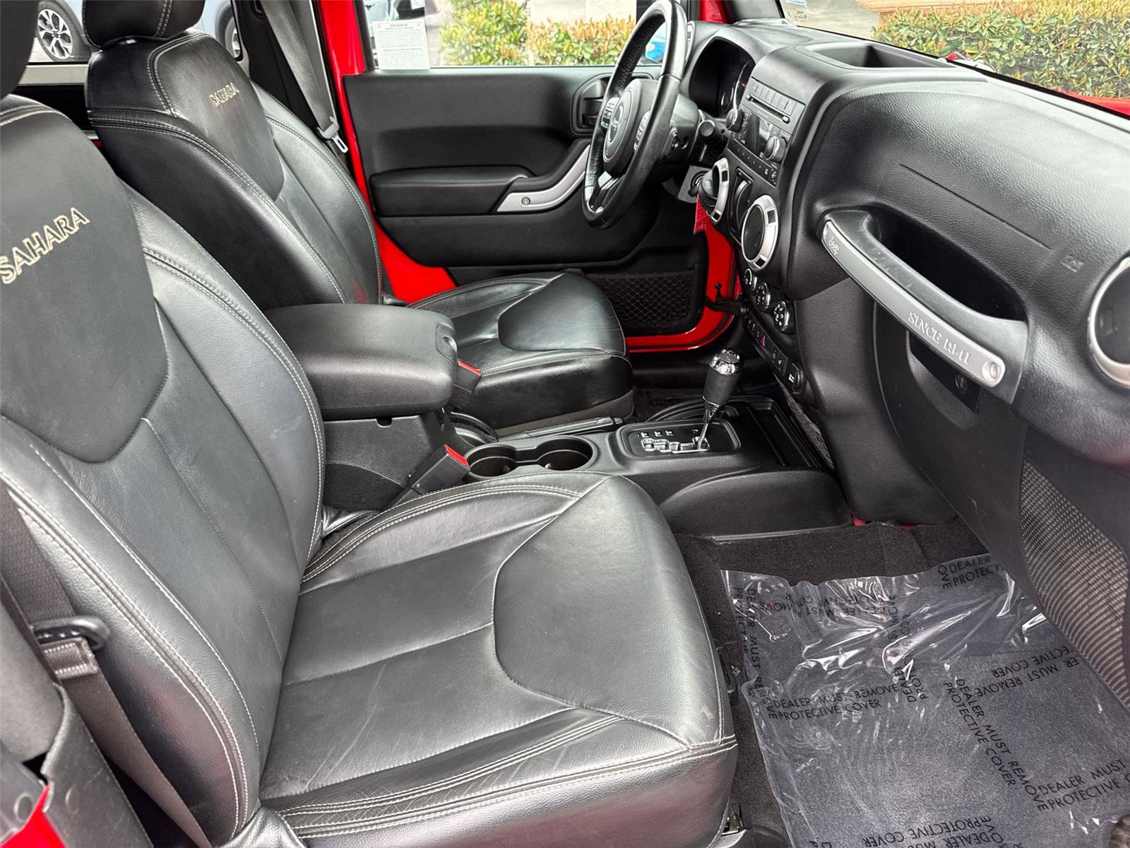 Used 2017 Jeep Wrangler Sahara w/ Connectivity Group AWD/4WD image 18