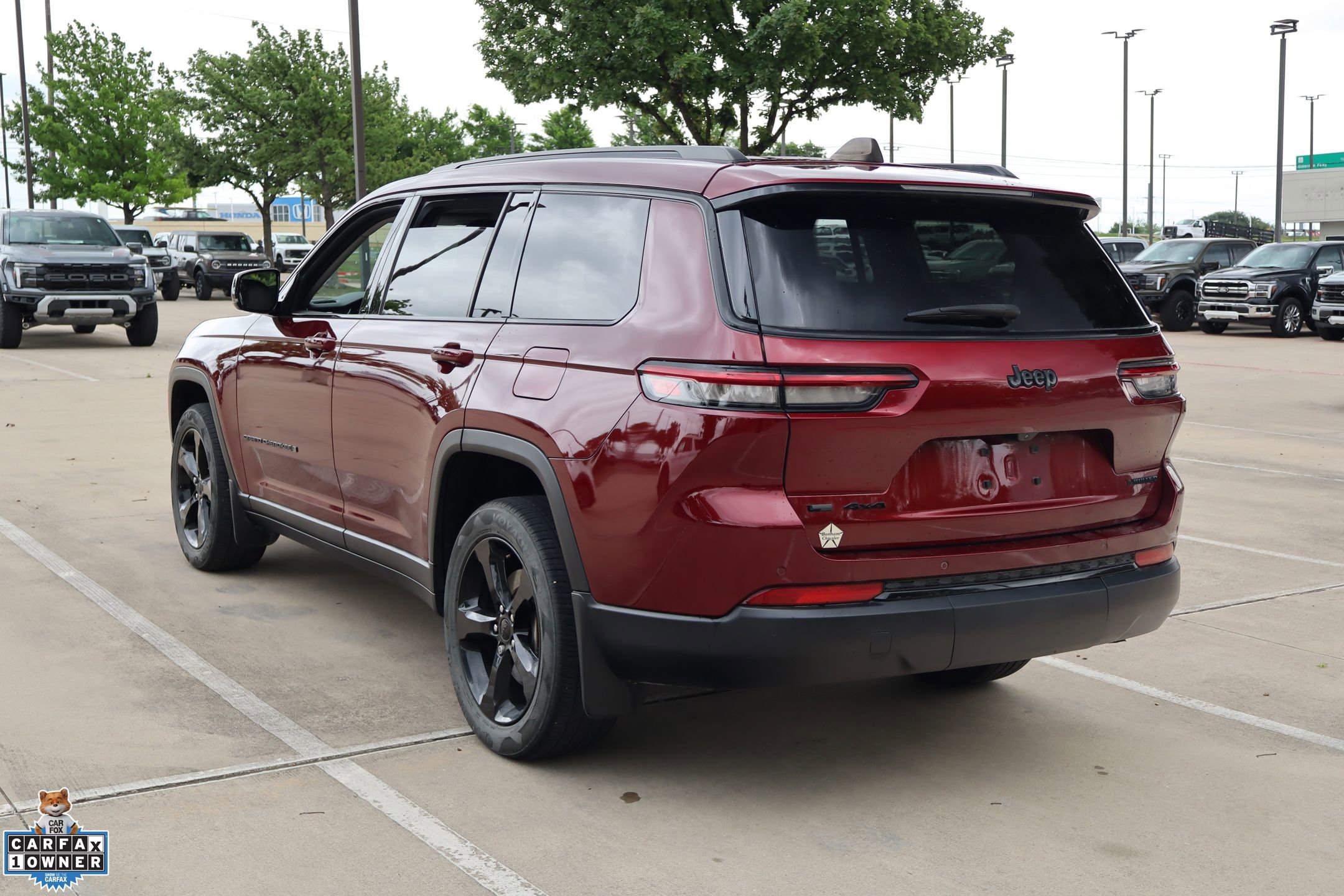 Used 2023 Jeep Grand Cherokee L Limited w/ Black Appearance Package AWD/4WD image 8