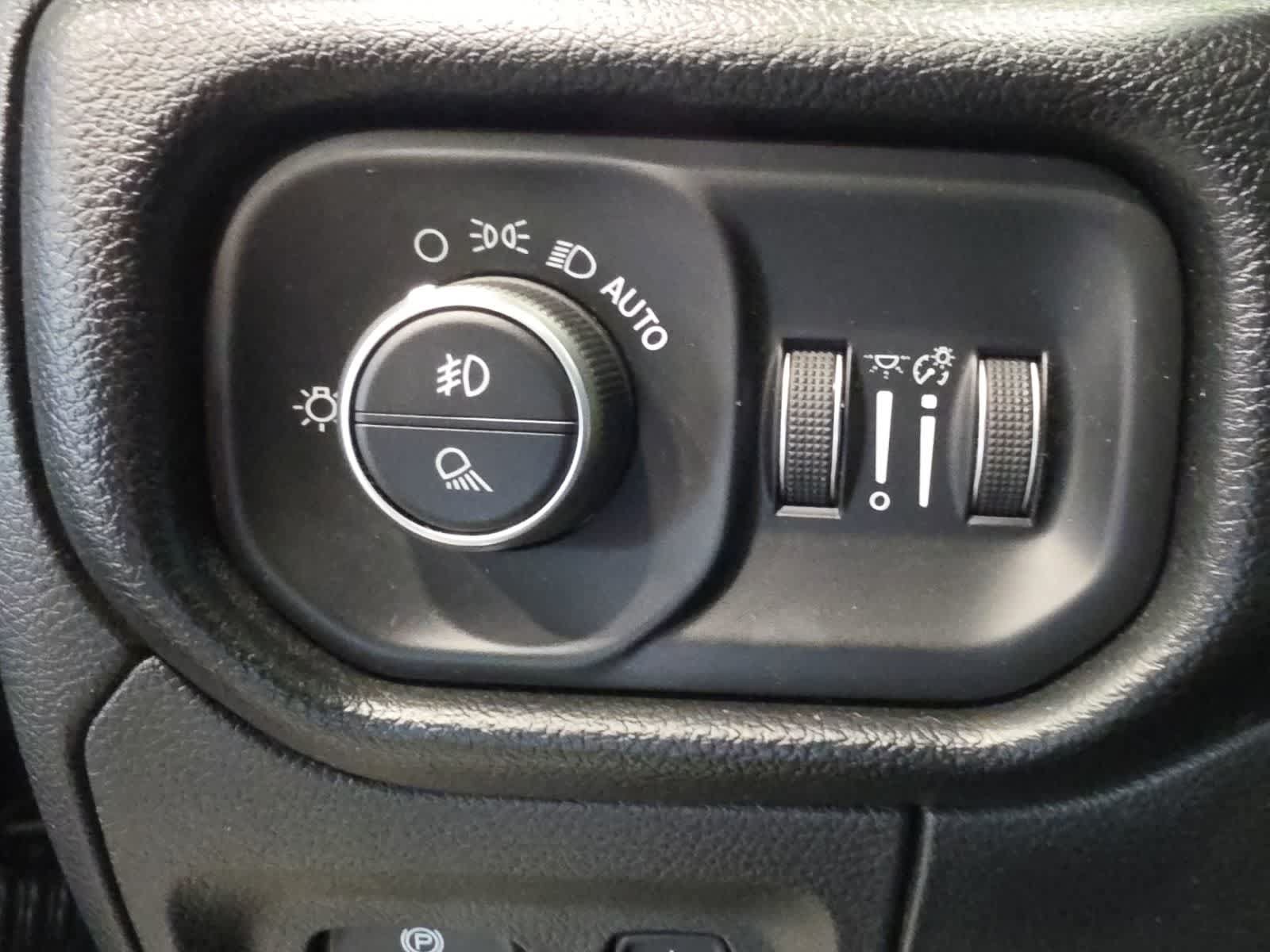 Used 2019 RAM 1500 Laramie AWD/4WD image 22