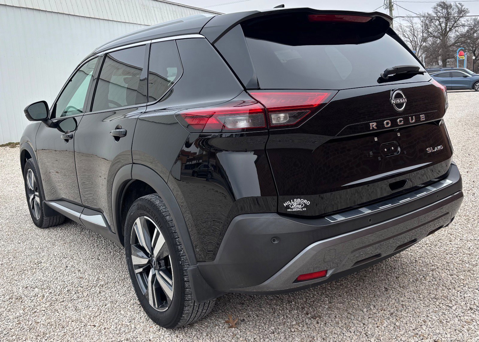 Used 2023 Nissan Rogue SL w/ SL Premium Package image 3