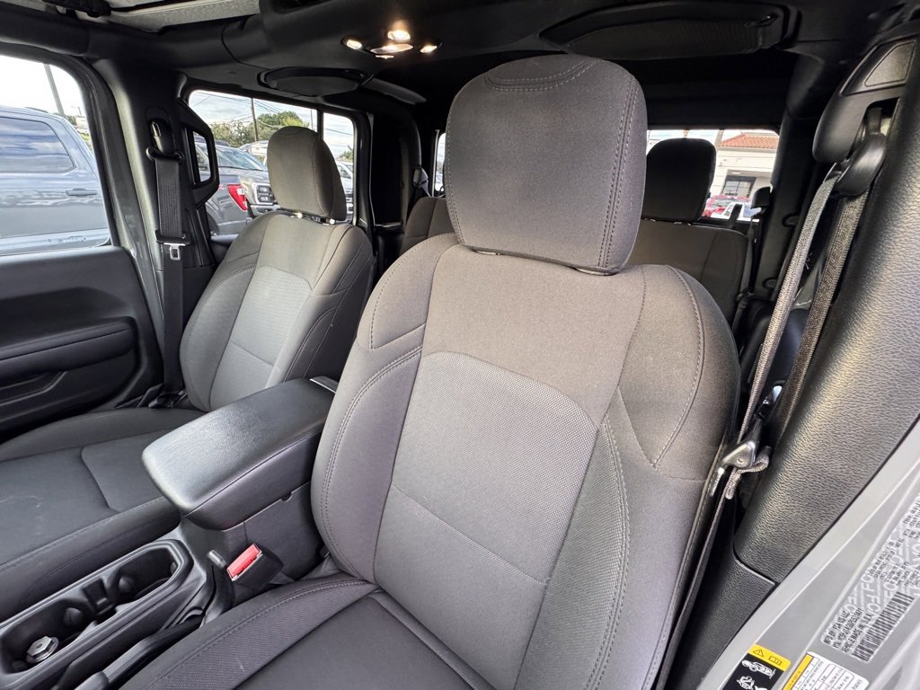 Used 2023 Jeep Gladiator Willys image 19