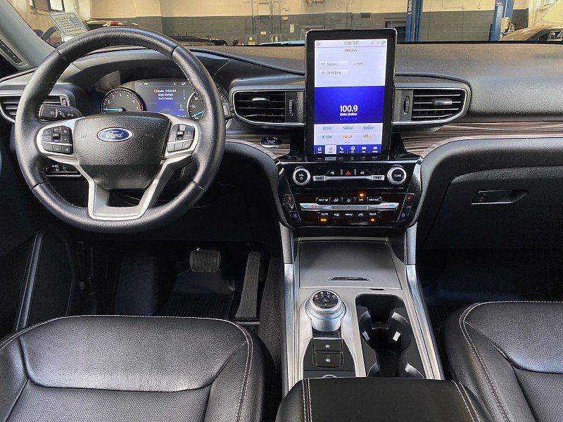 Certified 2023 Ford Explorer Limited w/ Limited Technology Package AWD/4WD image 21