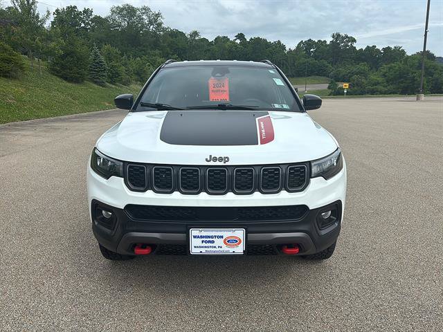 Used 2024 Jeep Compass Trailhawk AWD/4WD image 7