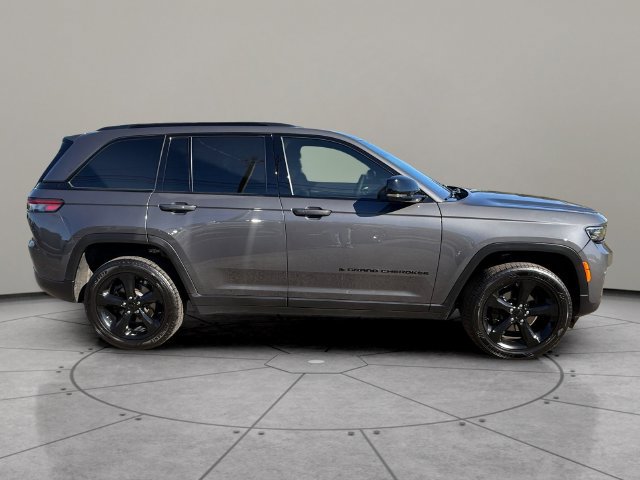 Used 2024 Jeep Grand Cherokee Limited w/ Black Appearance Package AWD/4WD image 13