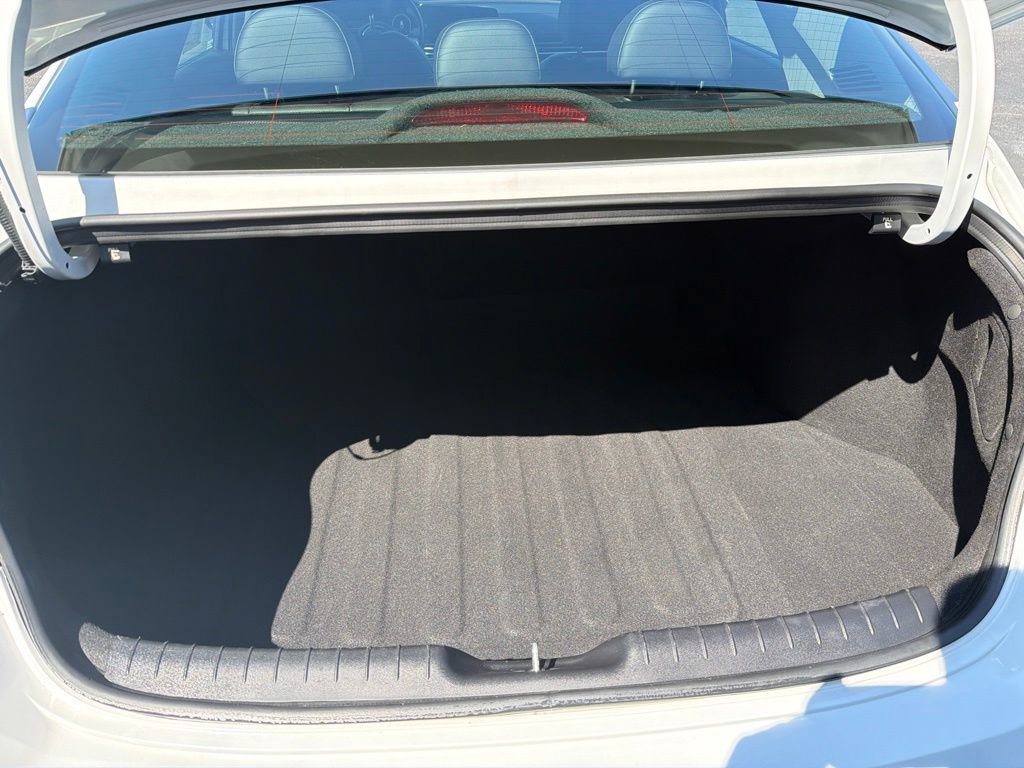 Used 2025 Hyundai Elantra Limited FWD image 8