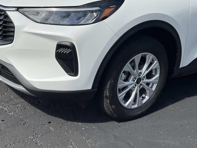 Certified 2023 Ford Escape Active AWD/4WD image 8