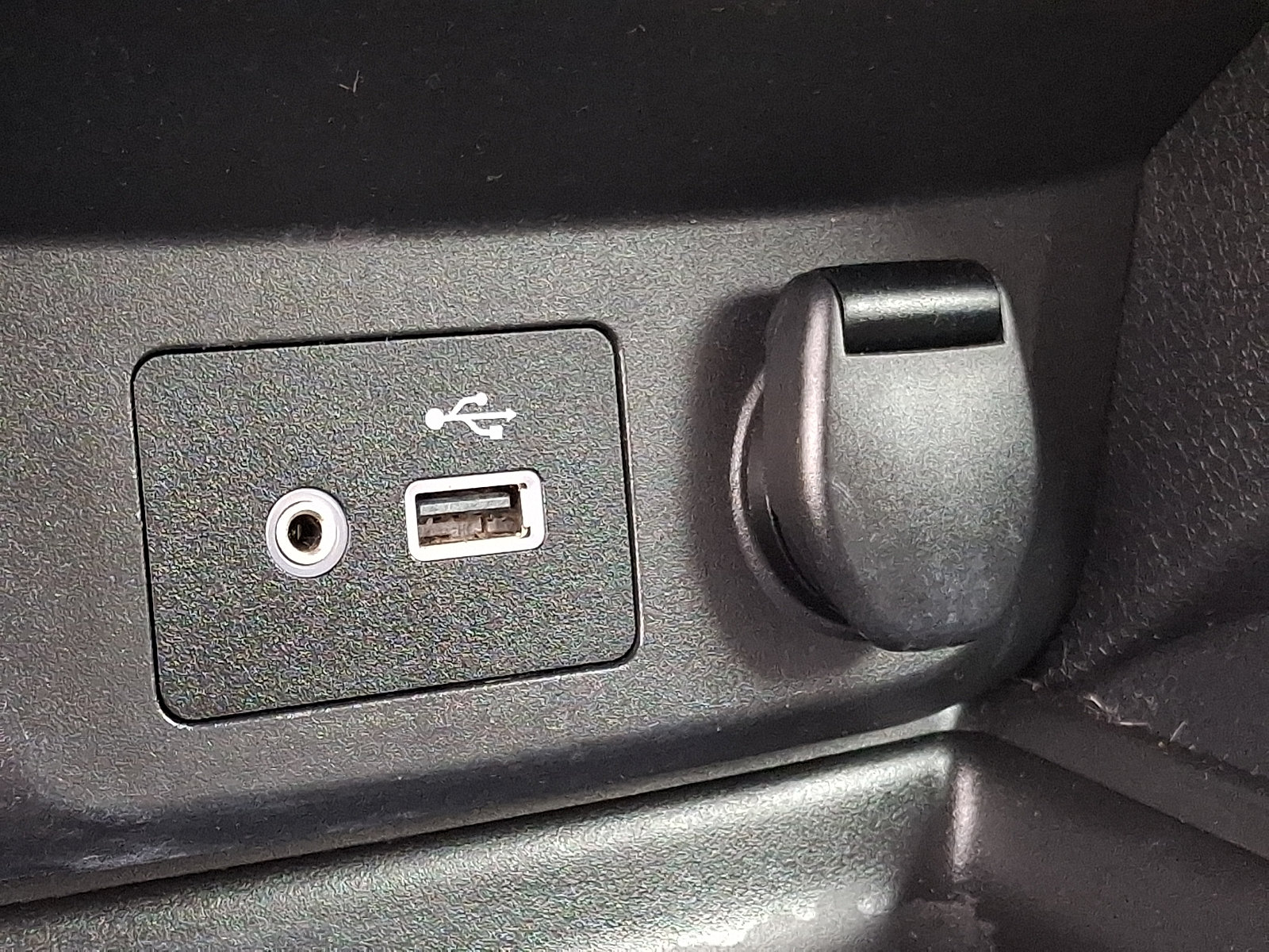 Used 2018 Nissan Rogue SV AWD/4WD image 25
