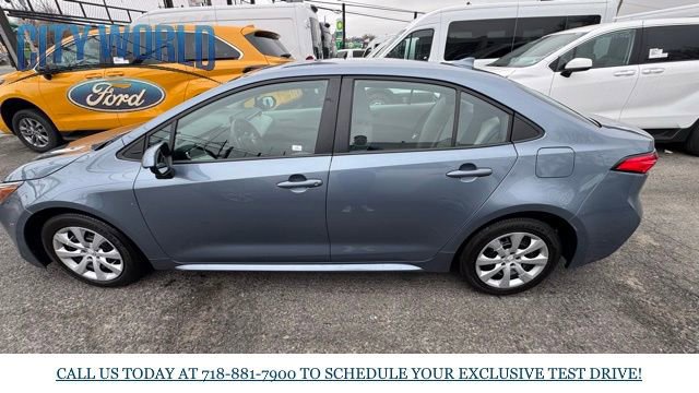 Used 2022 Toyota Corolla LE image 2