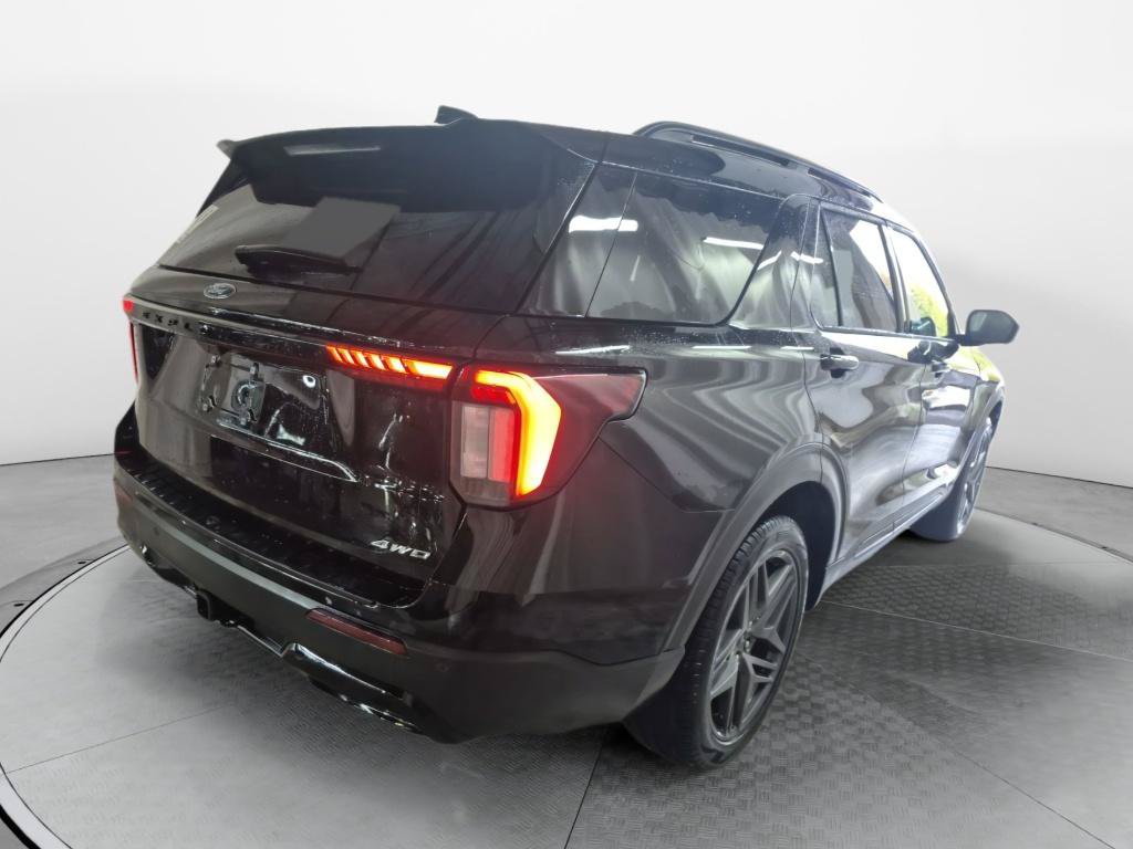 Certified 2025 Ford Explorer ST-Line w/ ST-Line Street Pack AWD/4WD image 5