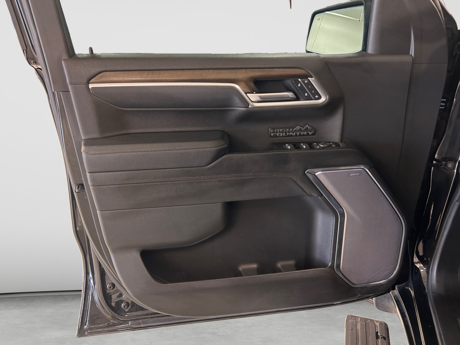 Used 2025 Chevrolet Silverado 1500 High Country w/ High Country Premium Package AWD/4WD image 10