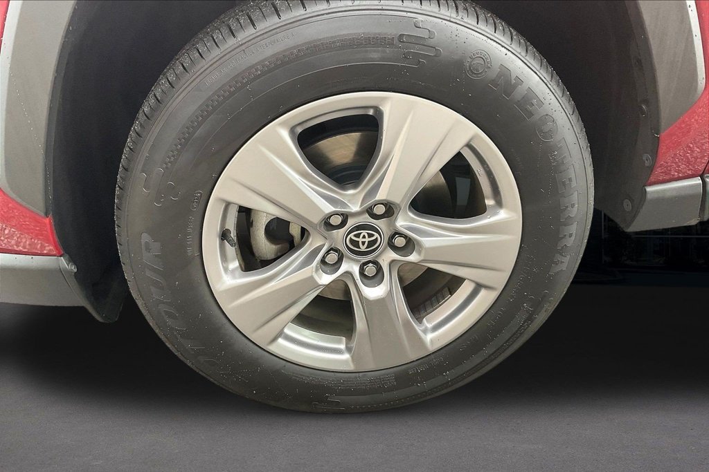 Used 2023 Toyota RAV4 XLE FWD image 35
