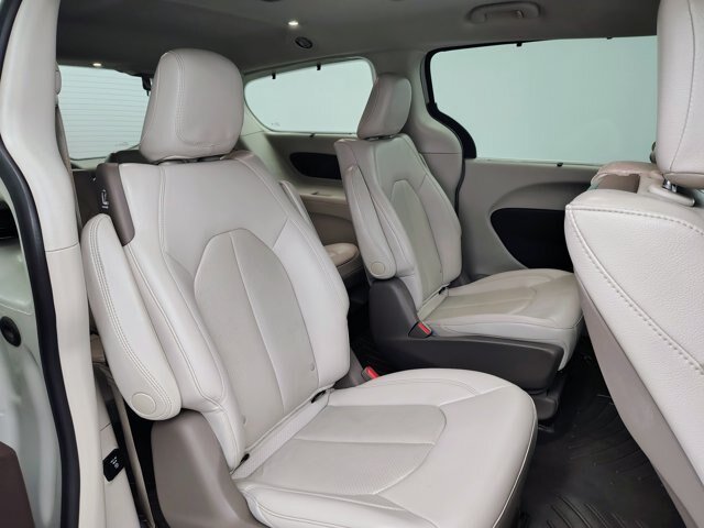 Used 2021 Chrysler Pacifica Touring-L w/ Uconnect Theater Family Group FWD image 30