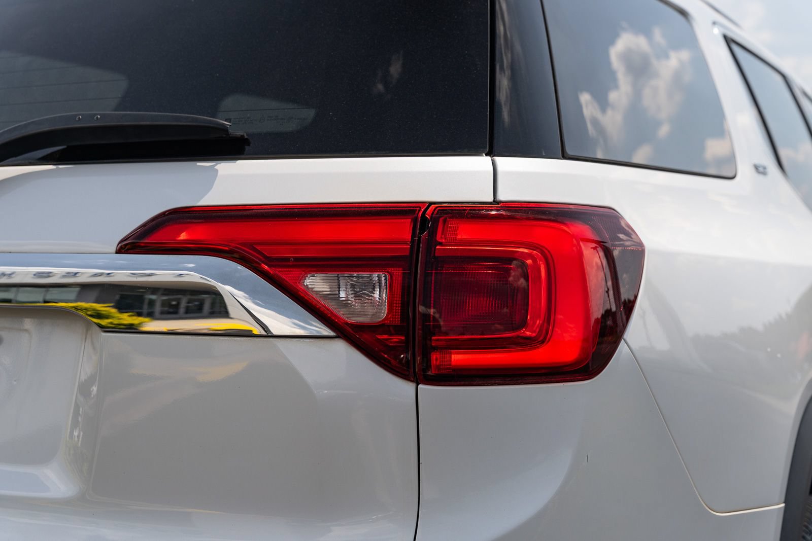 Used 2018 GMC Acadia SLT FWD image 14