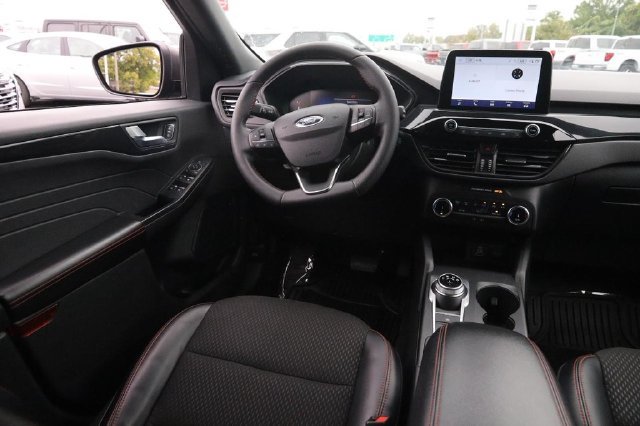 Certified 2025 Ford Escape ST-Line FWD image 24