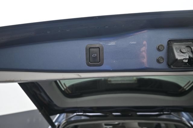 Used 2019 Toyota Highlander Plus AWD/4WD image 7