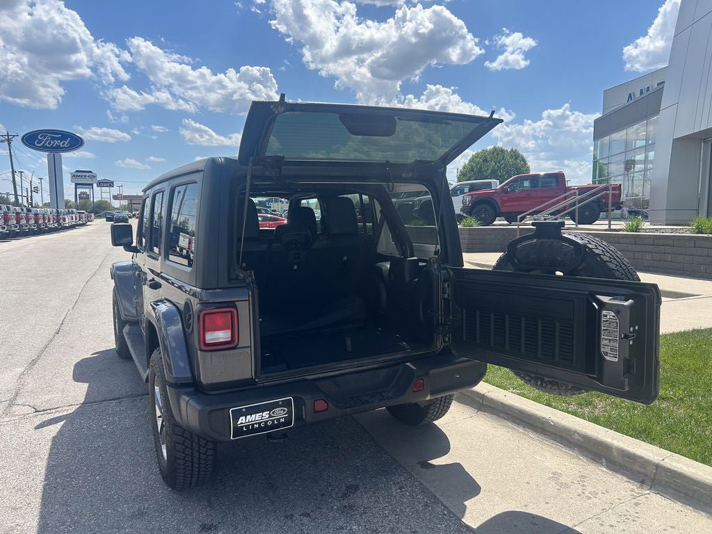 Used 2018 Jeep Wrangler Unlimited Sahara AWD/4WD image 17