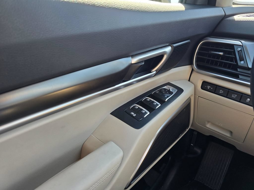Used 2025 Kia Telluride S FWD image 29