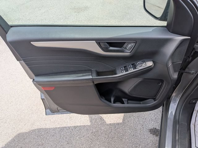 Certified 2022 Ford Escape SE w/ Cold Weather Package AWD/4WD image 6