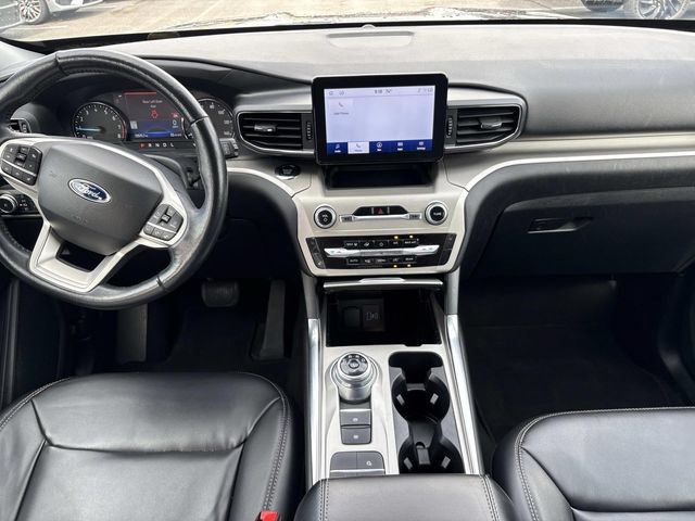 Certified 2022 Ford Explorer XLT w/ Equipment Group 202A RWD image 16