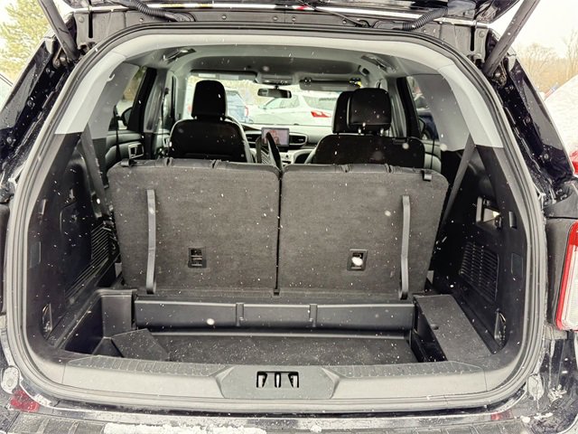 Certified 2021 Ford Explorer XLT w/ Equipment Group 202A image 27