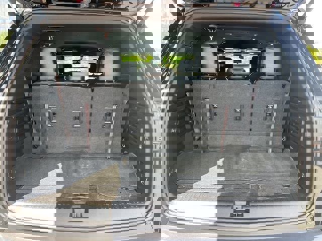 Used 2024 Chevrolet Traverse LT w/ Midnight/Sport Edition image 11