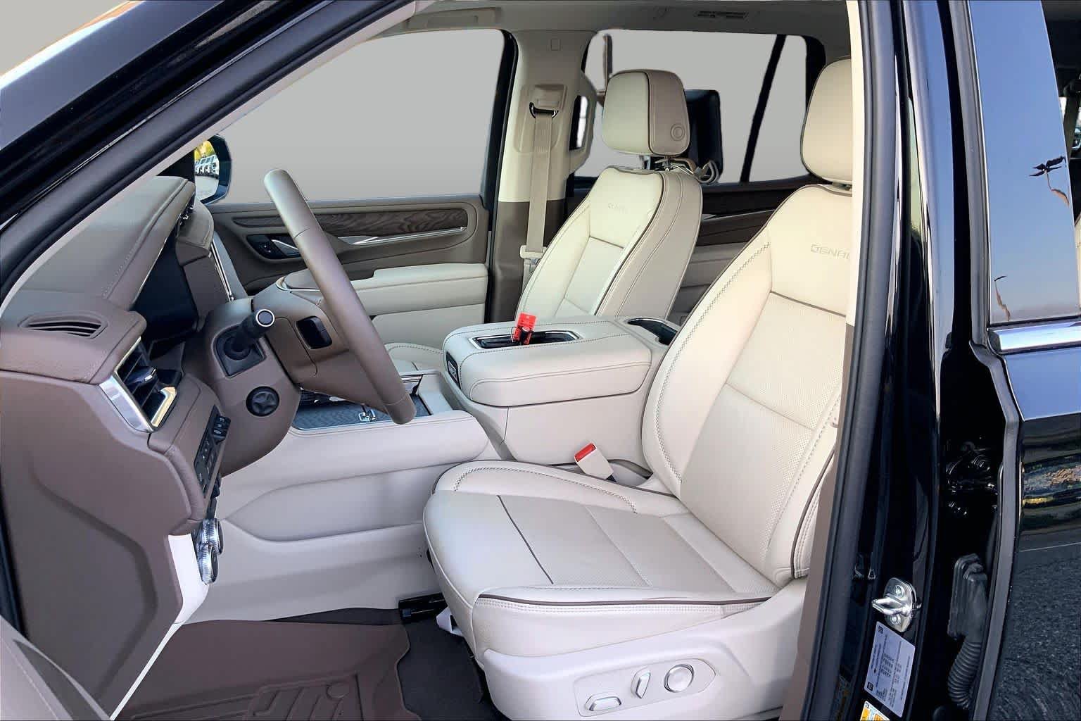 Used 2024 GMC Yukon Denali w/ Max Trailering Package AWD/4WD image 8