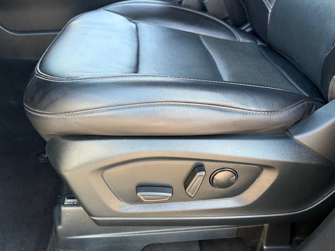 Certified 2022 Ford Explorer Limited w/ Equipment Group 301A AWD/4WD image 24