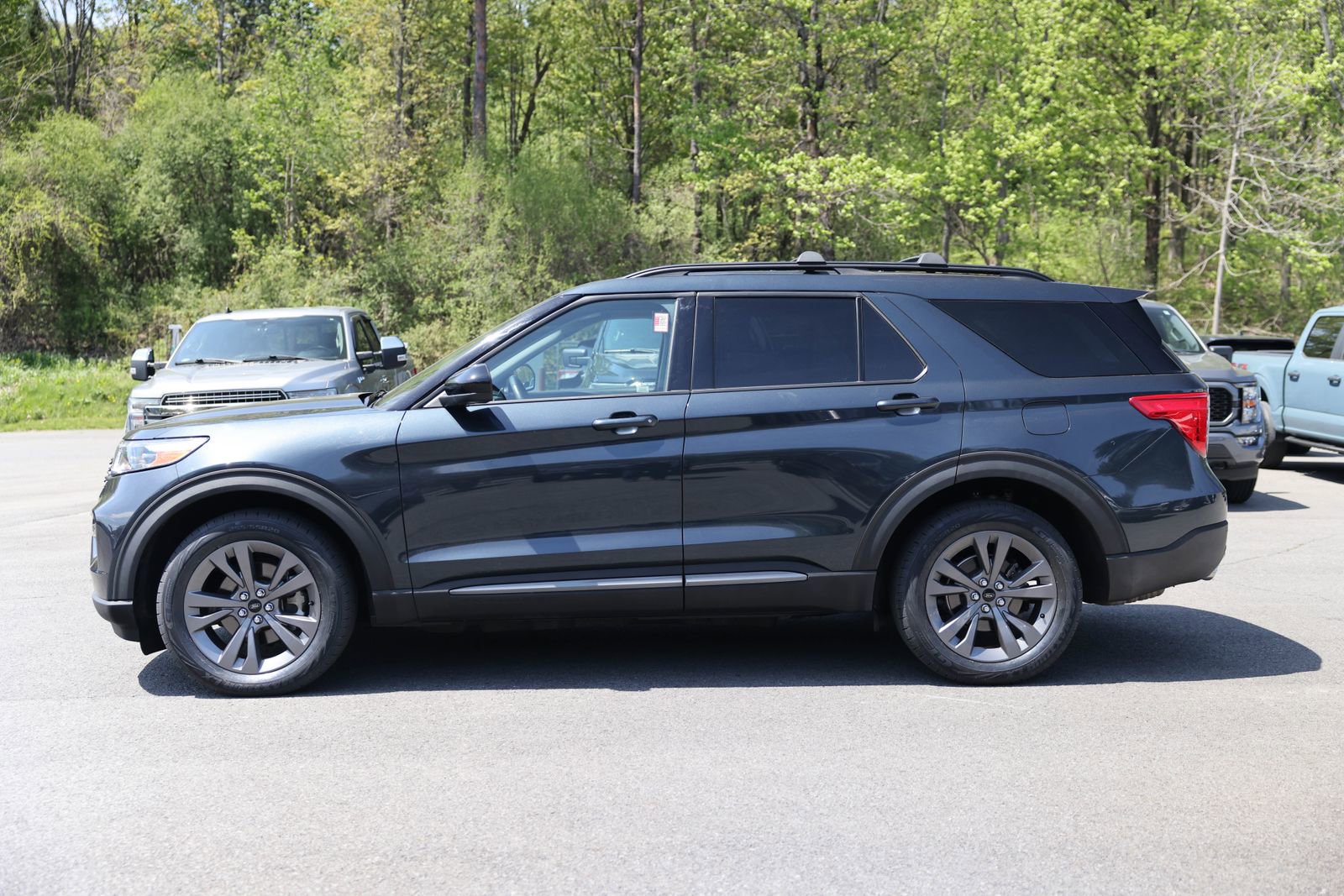 Certified 2023 Ford Explorer XLT w/ Equipment Group 202A AWD/4WD image 3