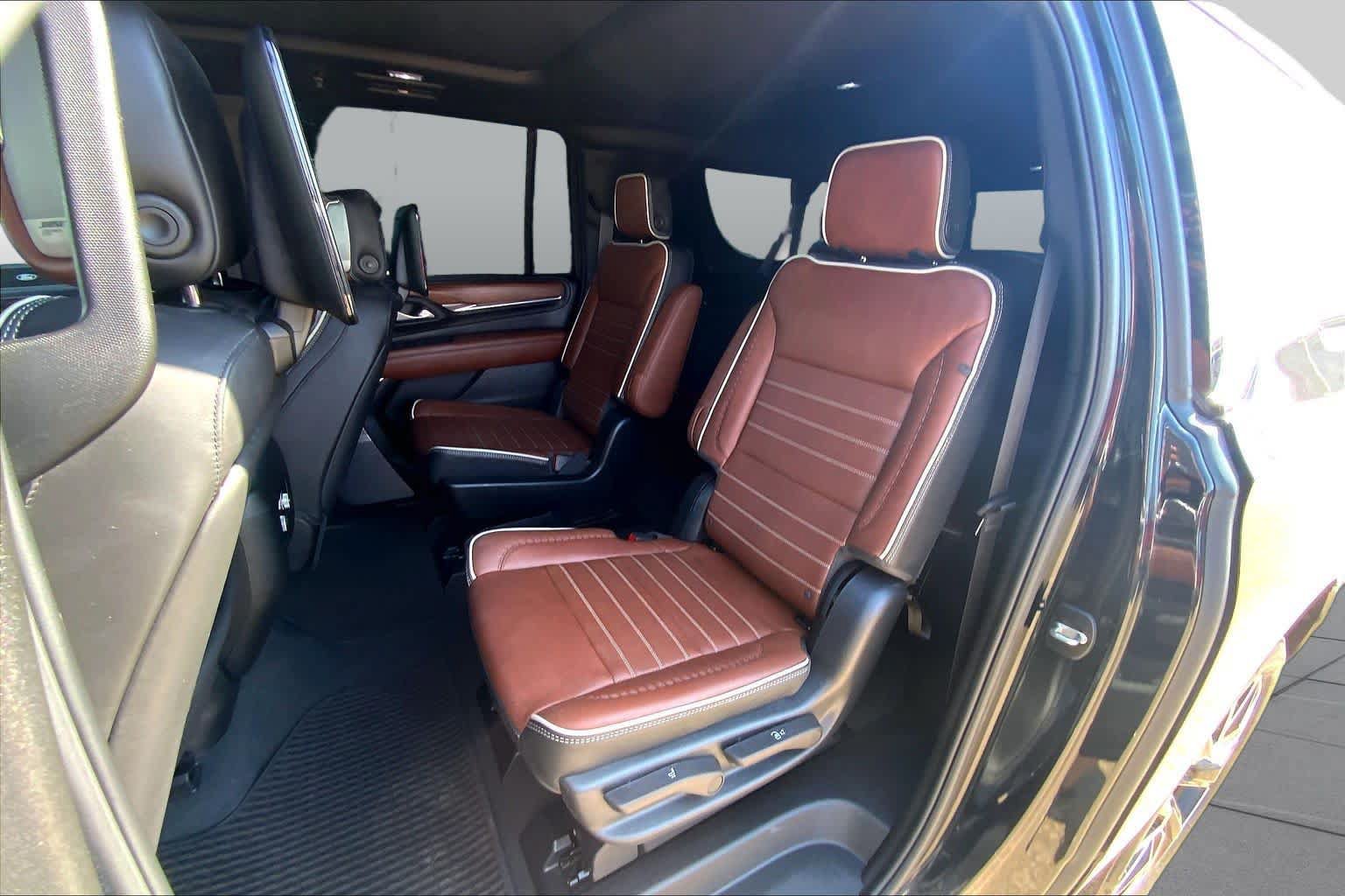 Used 2024 GMC Yukon XL Denali Ultimate AWD/4WD image 20