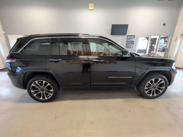 Used 2022 Jeep Grand Cherokee Overland w/ Luxury Tech Group IV AWD/4WD image 6
