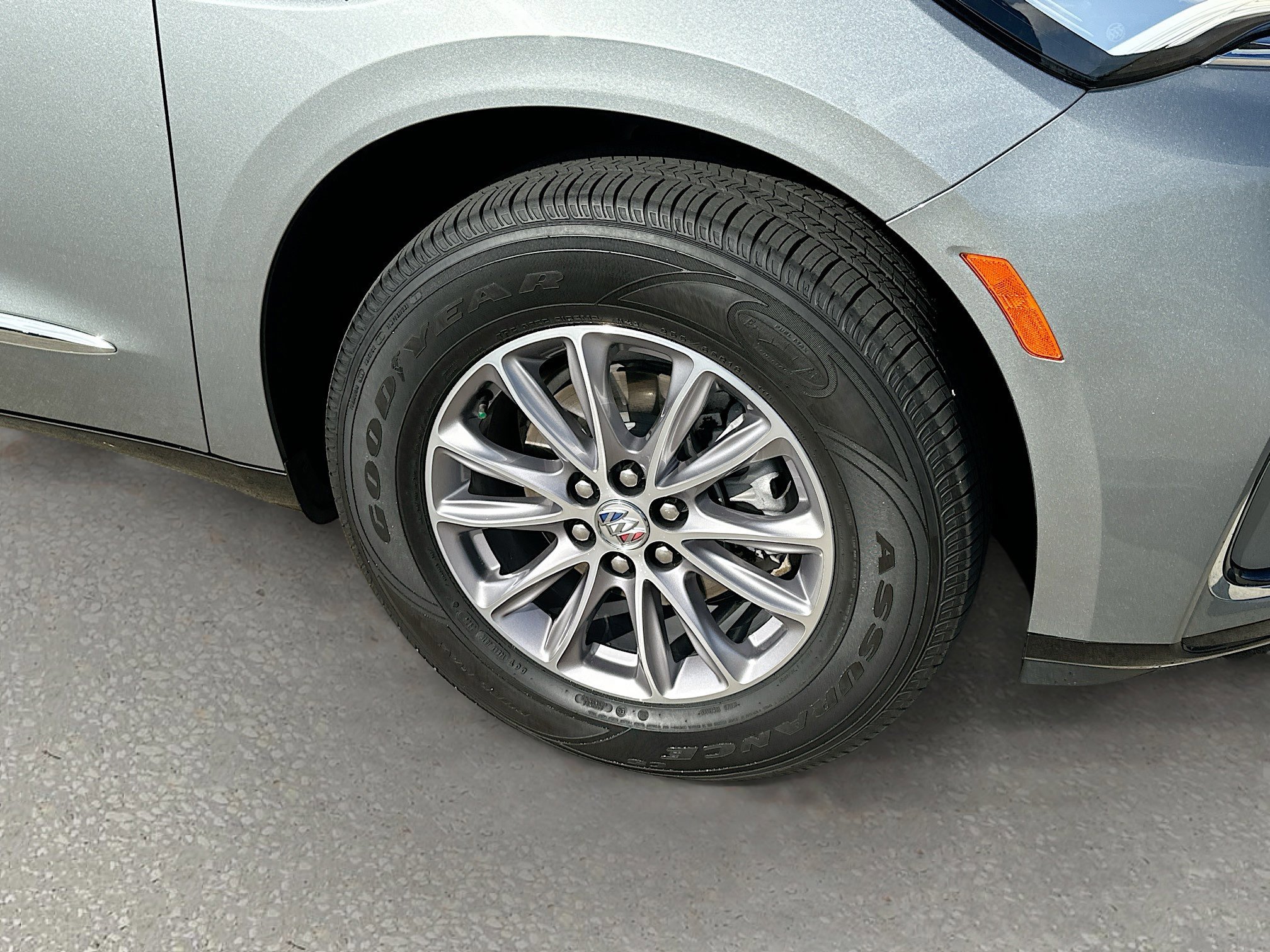 Used 2024 Buick Enclave Essence image 30