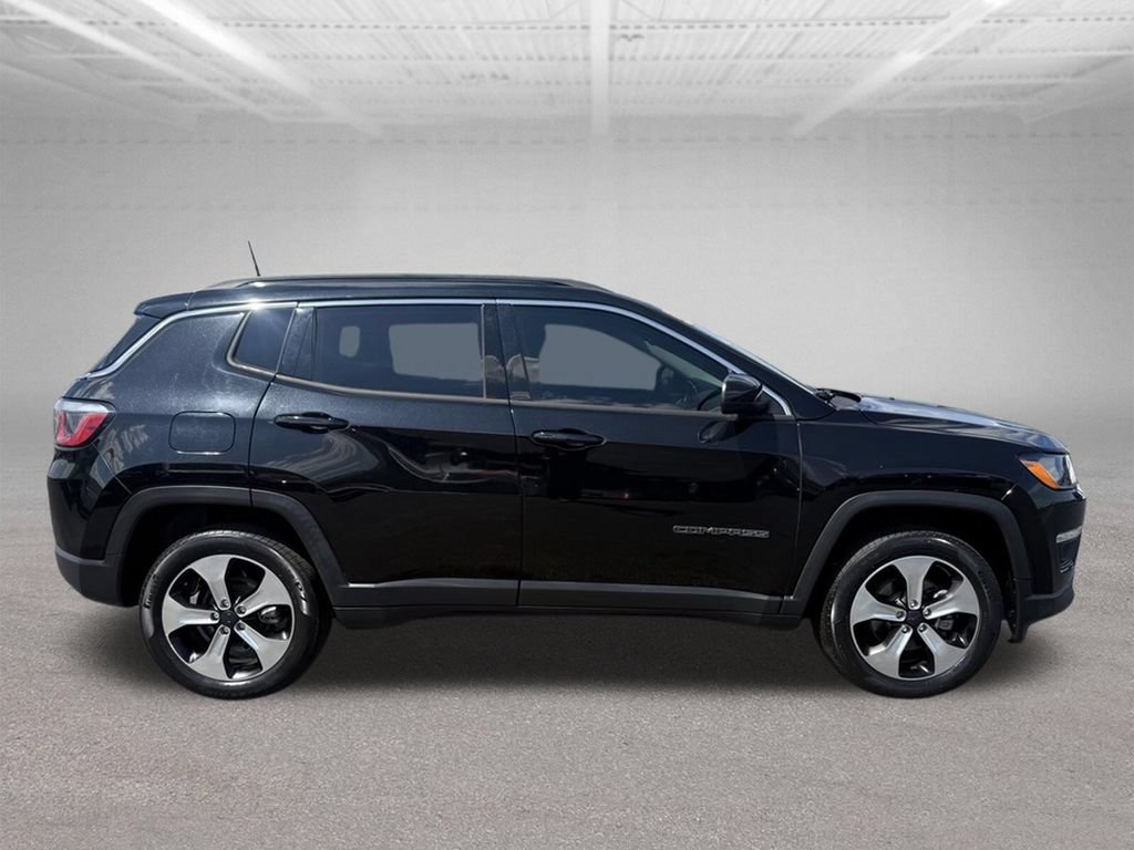 Used 2018 Jeep Compass Latitude AWD/4WD image 3