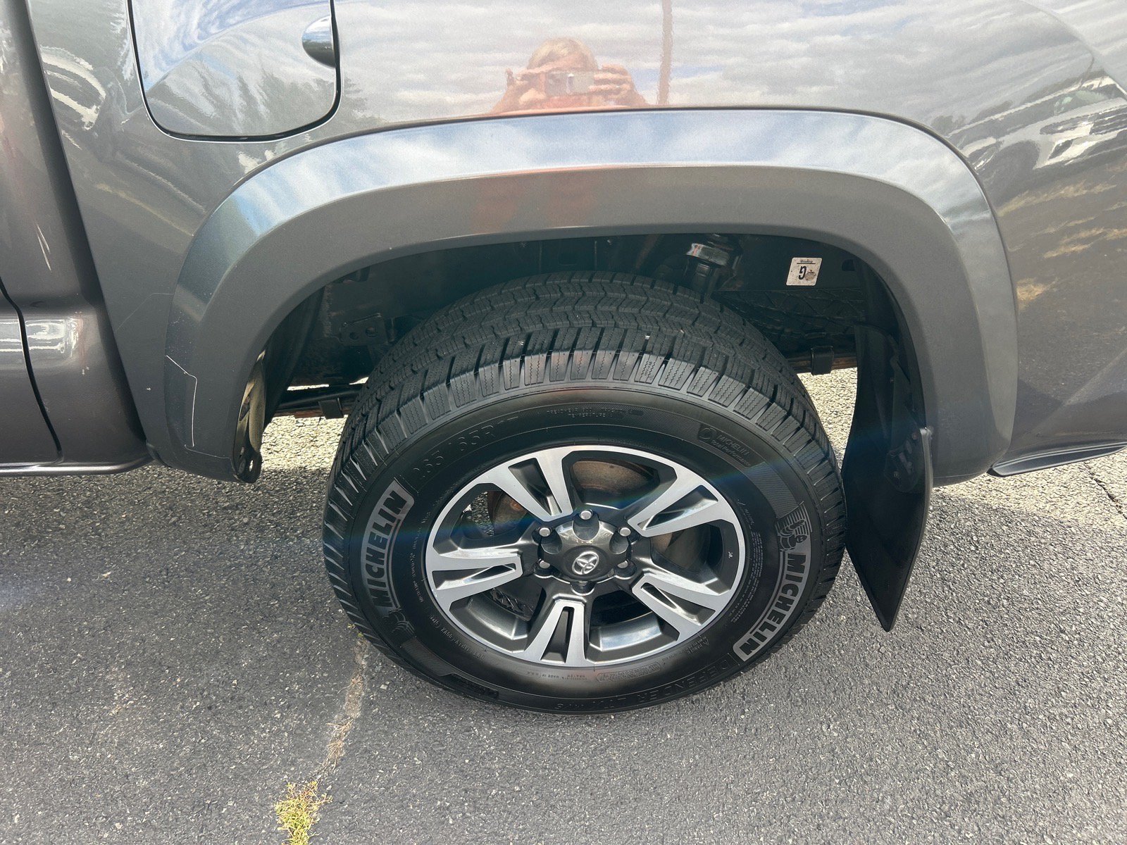Used 2018 Toyota Tacoma TRD Sport AWD/4WD image 31