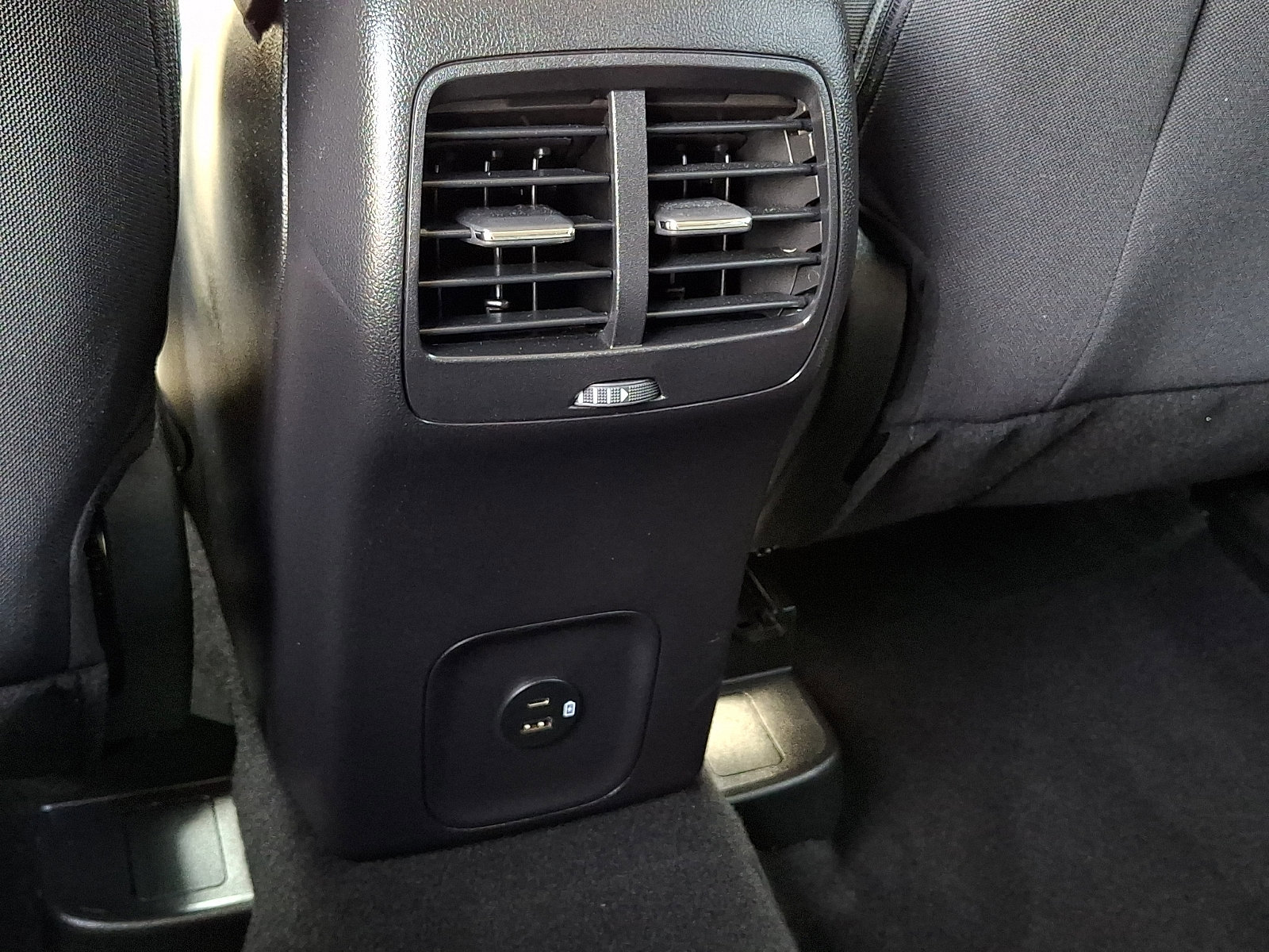 Certified 2022 Ford Escape SE w/ SE Sport Appearance Package AWD/4WD image 12