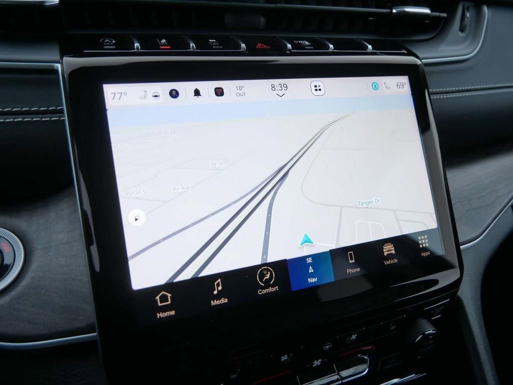 Used 2024 Jeep Grand Cherokee Limited w/ Luxury Tech Group II image 29