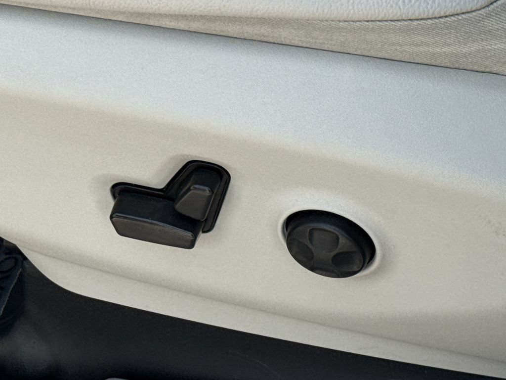 Used 2021 Chrysler Pacifica Touring-L FWD image 24