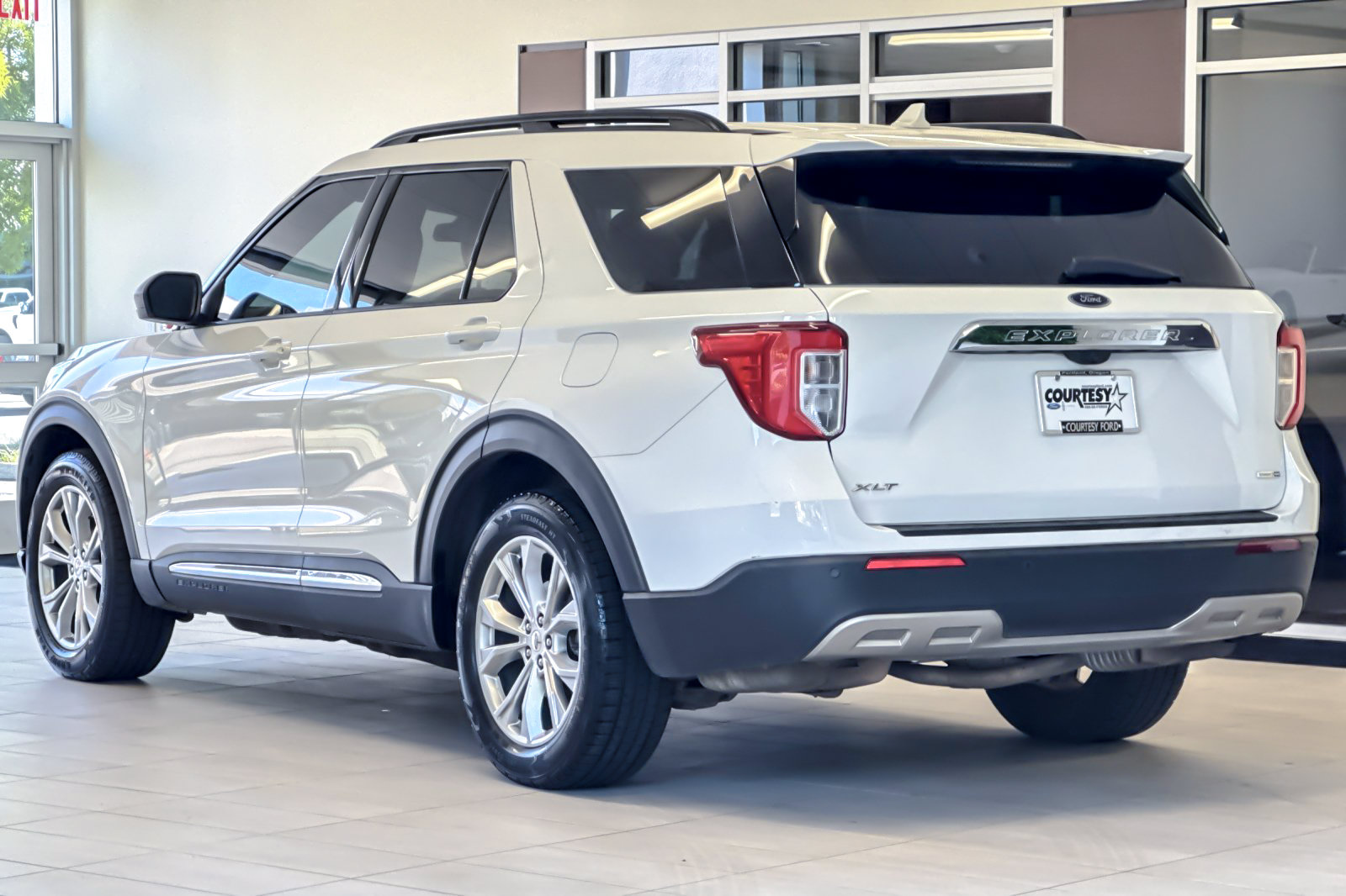 Certified 2020 Ford Explorer XLT w/ Equipment Group 202A AWD/4WD image 6